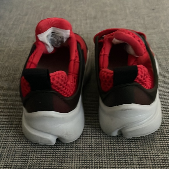 Nike - Picture 3 of 4